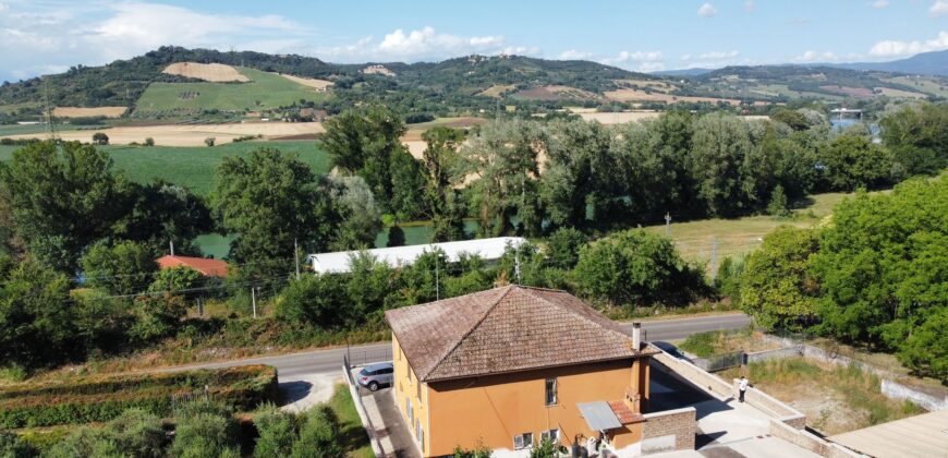 CASA SINGOLA CON GIARDINO E TERRENO Rif 179 Ort