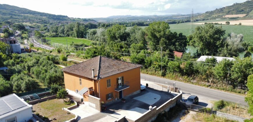 CASA SINGOLA CON GIARDINO E TERRENO Rif 179 Ort