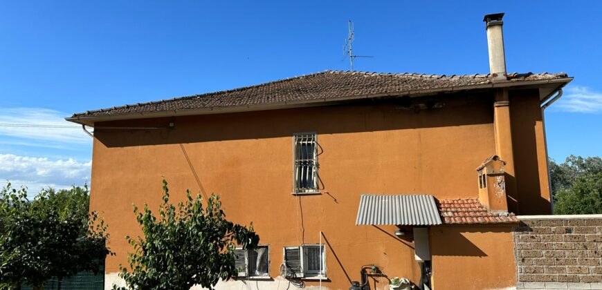 CASA SINGOLA CON GIARDINO E TERRENO Rif 179 Ort