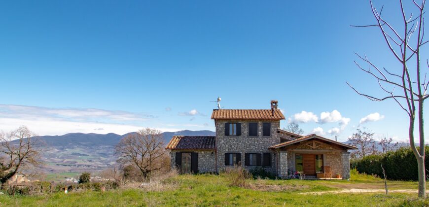 BELLSSIMA VILLA IN PIETRA CON GIARDINO – Rif. 2cas