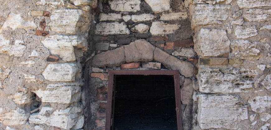 ANTICO PODERE IN PIETRA CON TERRENO DI 2,7 ETTARI