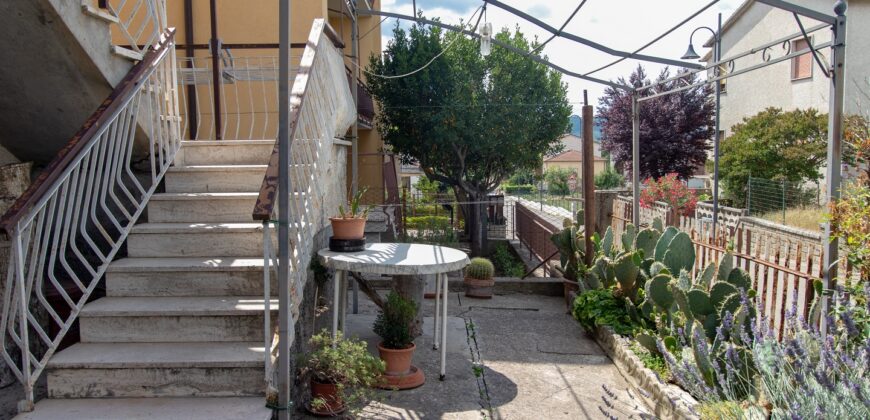 APPARTAMENTO CON GIARDINO E BOX – Rif. 28att