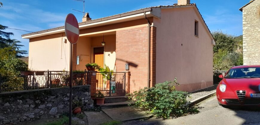 CASA SINGOLA CON GIARDINO A LUGNANO IN TEVERINA Rif. 7lug