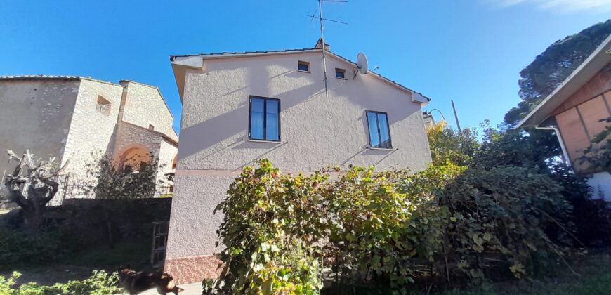 CASA SINGOLA CON GIARDINO A LUGNANO IN TEVERINA Rif. 7lug