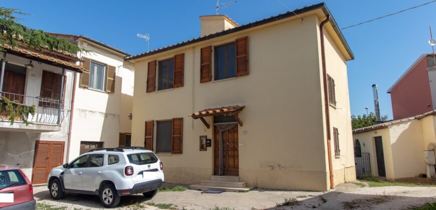 CASA SINGOLA CON TERRENO – Rif. 6lug