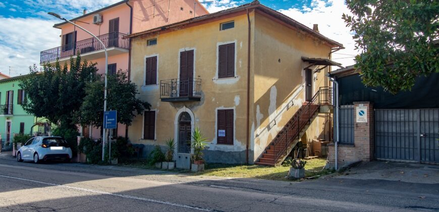 PORZIONE DI CASA AL PIANO TERRA CON GIARDINO – Rif. 45att