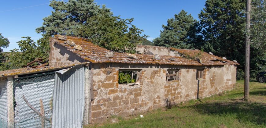 PANORAMICISSIMA CASA SINGOLA CON TERRENO DI 5 ETTARI – Rif. 8lug