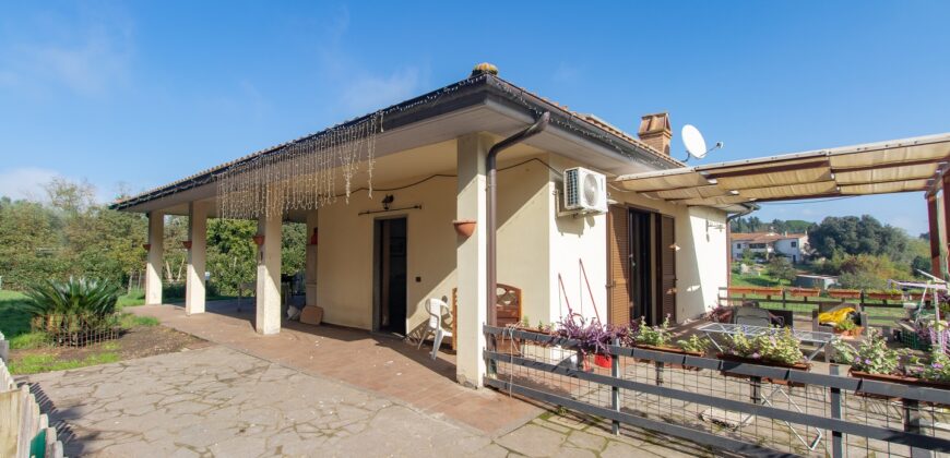 BELLISSIMA CASA SINGOLA CON PISCINA E GIARDINO – Rif.8sip