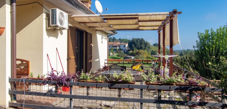 BELLISSIMA CASA SINGOLA CON PISCINA E GIARDINO – Rif.8sip