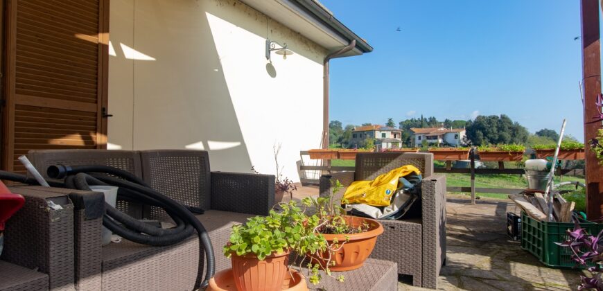 BELLISSIMA CASA SINGOLA CON PISCINA E GIARDINO – Rif.8sip