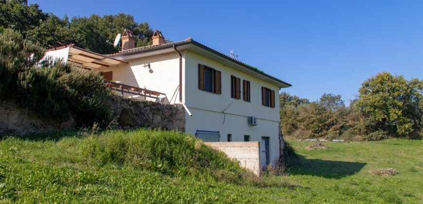 BELLISSIMA CASA SINGOLA CON PISCINA E GIARDINO – Rif.8sip