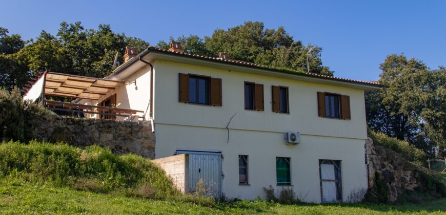 BELLISSIMA CASA SINGOLA CON PISCINA E GIARDINO – Rif.8sip