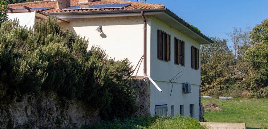 BELLISSIMA CASA SINGOLA CON PISCINA E GIARDINO – Rif.8sip