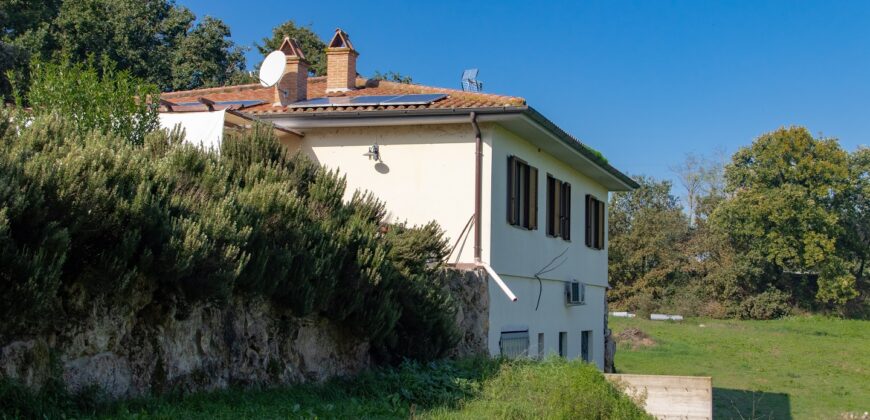 BELLISSIMA CASA SINGOLA CON PISCINA E GIARDINO – Rif.8sip