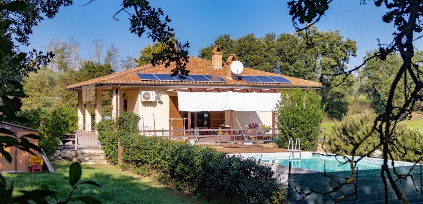 BELLISSIMA CASA SINGOLA CON PISCINA E GIARDINO – Rif.8sip