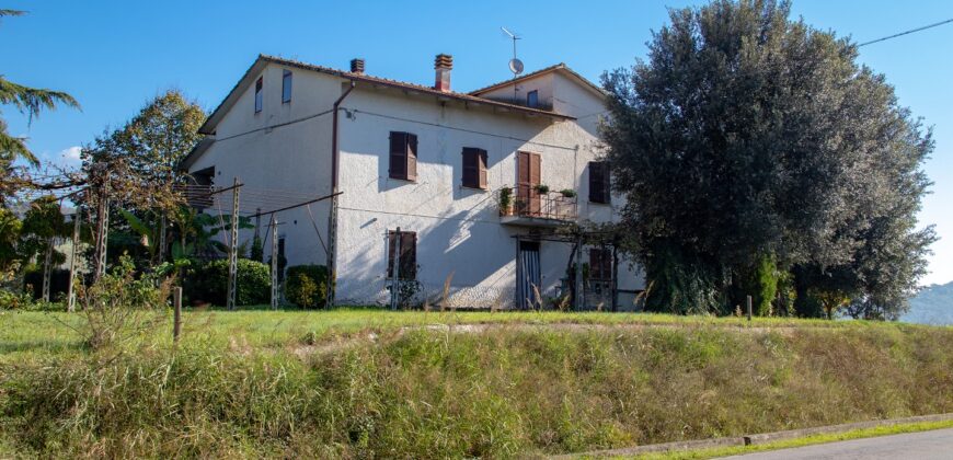 CASA SINGOLA DI AMPIA METRATURA CON TERRENO – Rif. 1alv