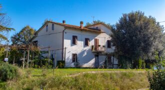 CASA SINGOLA DI AMPIA METRATURA CON TERRENO – Rif. 1alv