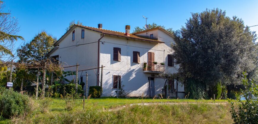 CASA SINGOLA DI AMPIA METRATURA CON TERRENO – Rif. 1alv