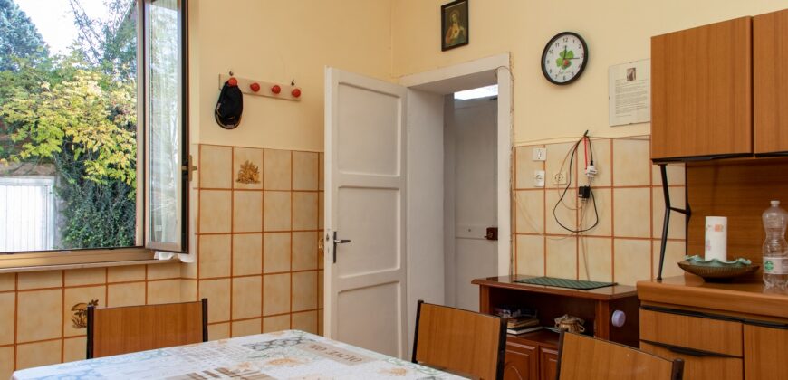 CASA SINGOLA CON AMPIO GIARDINO – Rif. 27att