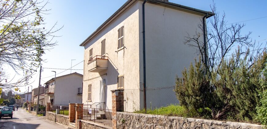 CASA SINGOLA CON AMPIO GIARDINO – Rif. 27att