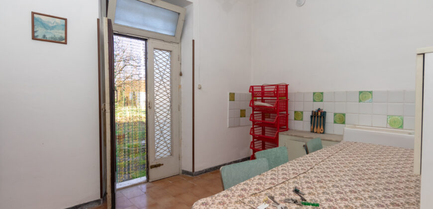 CENTRALISSIMA CASA SINGOLA CON AMPIO GIARDINO – Rif. 21att