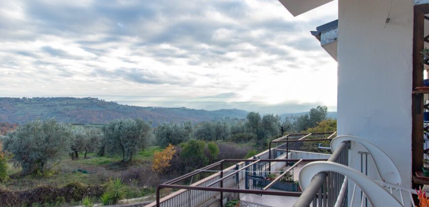 PANORAMICO VILLINO CON TERRAZZA, GIARDINO E GARAGE – Rif. 3alv