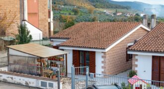 PANORAMICO VILLINO CON TERRAZZA, GIARDINO E GARAGE – Rif. 3alv