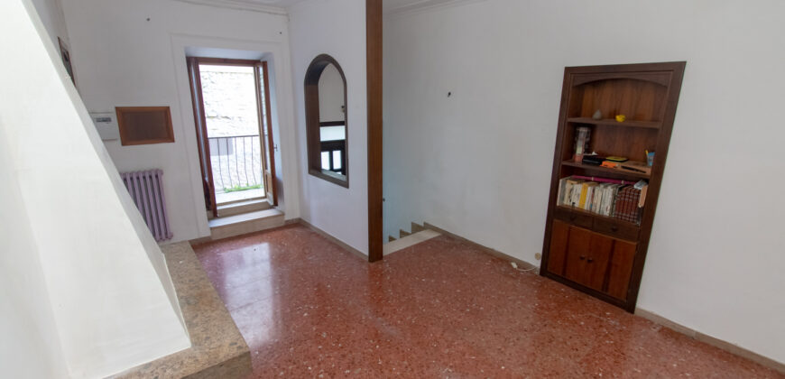 CENTRALISSIMA PORZIONE DI CASA CON INGRESSO INDIPENDENTE – Rif. 3gio