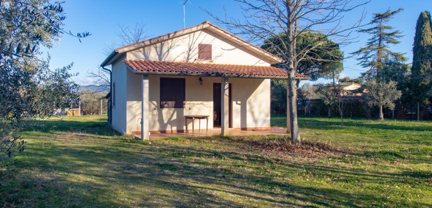 CASA SINGOLA CON TERRENO PIANEGGIANTE. – RIF. 17GIO