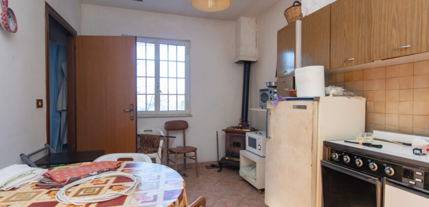 CASA SINGOLA CON TERRENO PIANEGGIANTE. – RIF. 17GIO