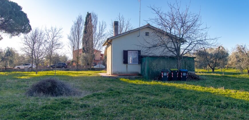 CASA SINGOLA CON TERRENO PIANEGGIANTE. – RIF. 17GIO