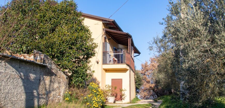 PANORAMICISSIMA CASA SINGOLA CON TERRENO