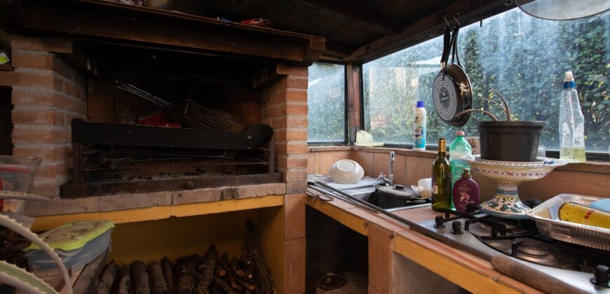 PORZIONE DI CASA SU UNICO LIVELLO CON GIARDINO. – RIF.5GUA