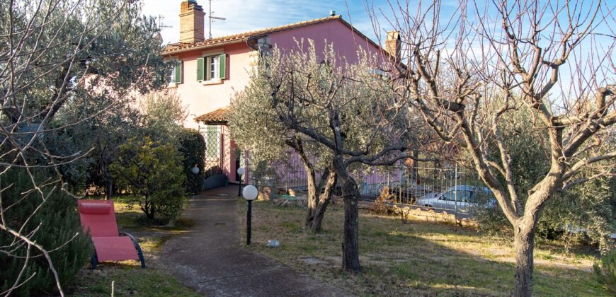 PORZIONE DI CASA SU UNICO LIVELLO CON GIARDINO. – RIF.5GUA