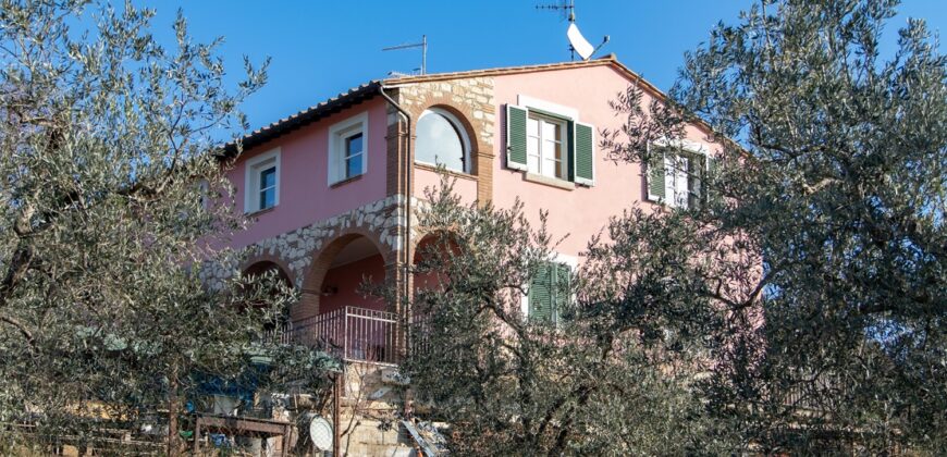 PORZIONE DI CASA SU UNICO LIVELLO CON GIARDINO. – RIF.5GUA