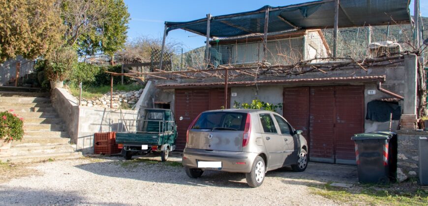 PANORAMICA PORZIONE DI CASA SU UNICO LIVELLO CON GARAGE – Rif. 1mon