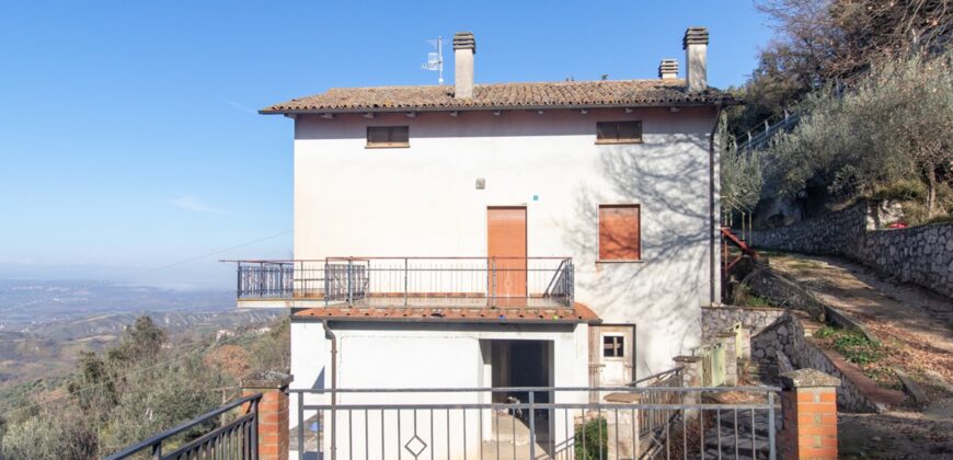 CASA SINGOLA DI AMPIA METRATURA CON TERRENO – Rif. 9alv