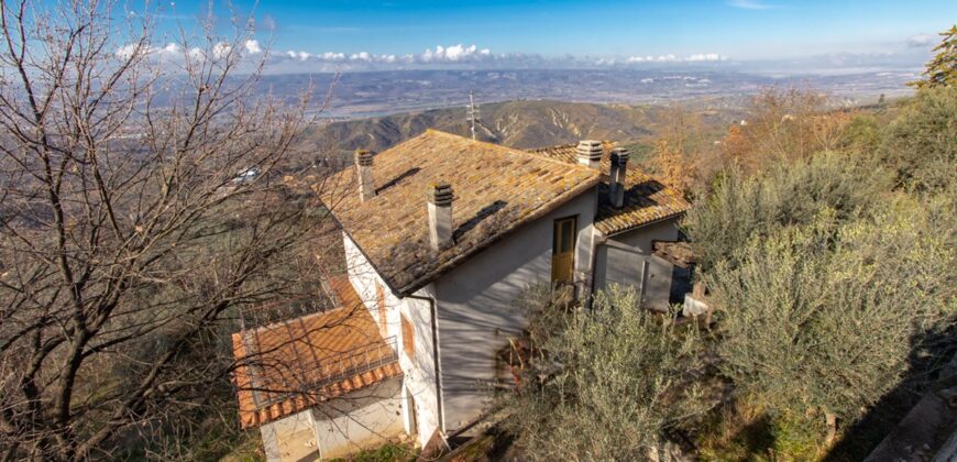 CASA SINGOLA DI AMPIA METRATURA CON TERRENO – Rif. 9alv