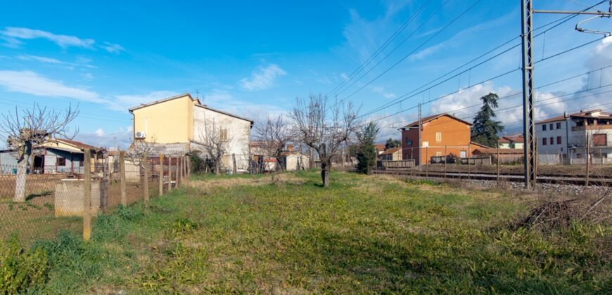 PORZIONE DI CASA CON TERRAZZO E GIARDINO – Rif. 11alv