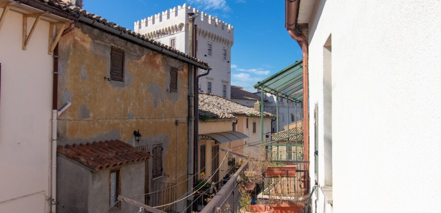 CENTRALISSIMA PORZIONE DI CASA CON GARAGE E TAVERNA