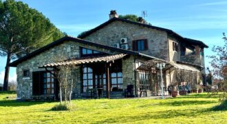 PRESTIGIOSO CASALE CON TERRENO Rif 194 Ort