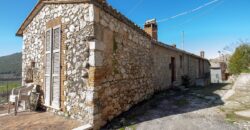 PORZIONE DI CASA IN PIETRA CON INGRESSO INDIPENDENTE E TERRAZZINO PANORAMICO.