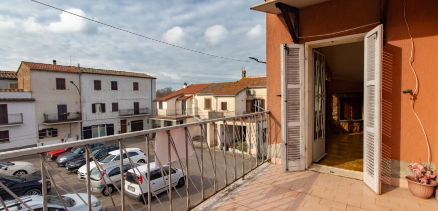 CASA DI AMPIA METRATURA CON GARAGE, CANTINA E SPAZIO ESTERNO – Rif. 1bom