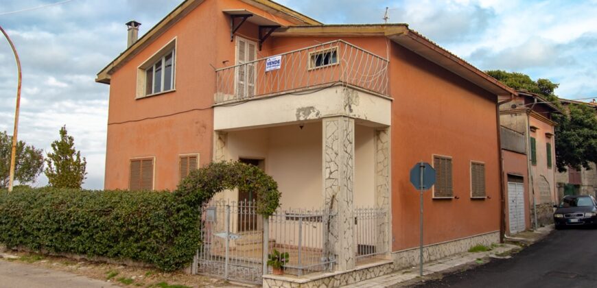 CASA DI AMPIA METRATURA CON GARAGE, CANTINA E SPAZIO ESTERNO – Rif. 1bom