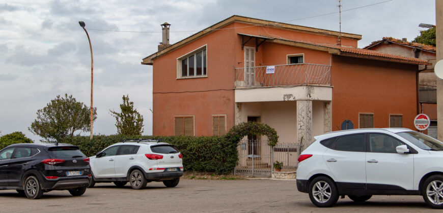 CASA DI AMPIA METRATURA CON GARAGE, CANTINA E SPAZIO ESTERNO – Rif. 1bom