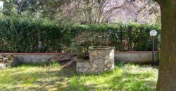 VILLETTA TRIFAMILIARE CON GIARDINO. – RIF. 2GUA