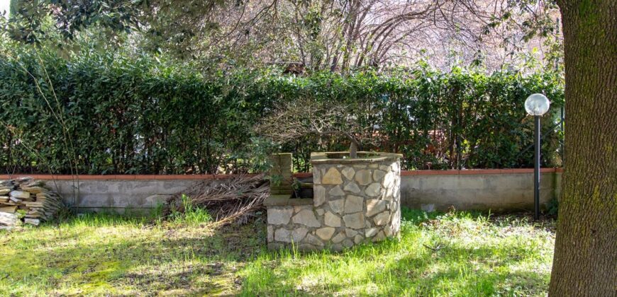 VILLETTA TRIFAMILIARE CON GIARDINO. – RIF. 2GUA