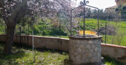 VILLETTA TRIFAMILIARE CON GIARDINO. – RIF. 2GUA