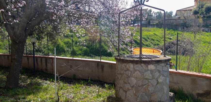 VILLETTA TRIFAMILIARE CON GIARDINO. – RIF. 2GUA